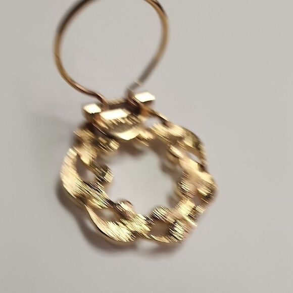 Jeri LOU Gold Tone and Faux Pearl Scarf Clip - Picture 3 of 4